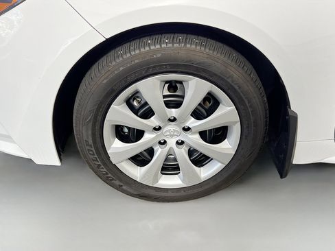 Used 2025 Toyota Corolla LE FWD image 14