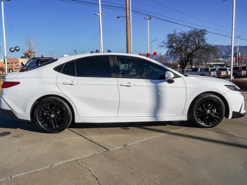 Certified 2025 Toyota Camry SE w/ Convenience Package image 8