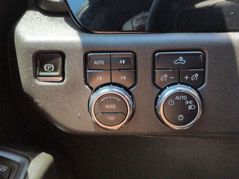Used 2023 GMC Sierra 1500 SLE AWD/4WD image 22