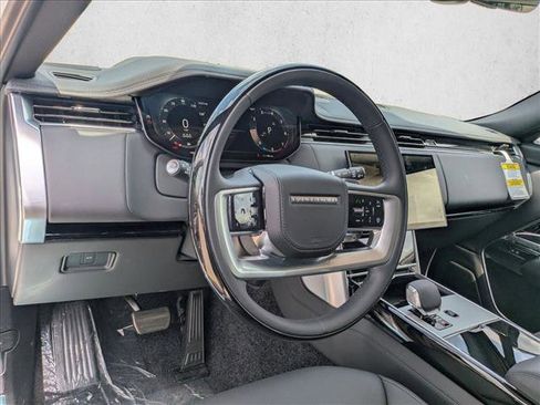 New 2025 Land Rover Range Rover SE image 3