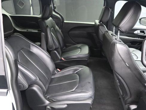 Used 2024 Chrysler Pacifica Limited FWD image 36