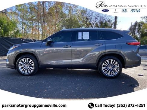 Used 2023 Toyota Highlander Platinum image 7