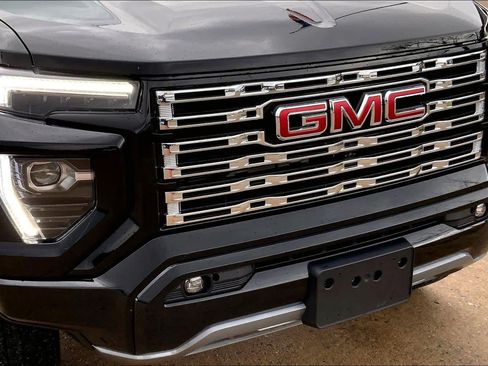 Used 2024 GMC Canyon Denali image 28