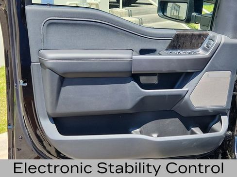 New 2025 Ford F350 Lariat w/ Black Appearance Package image 9