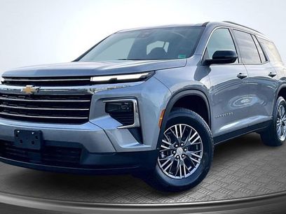 Used 2025 Chevrolet Traverse LT w/ Driver Confidence Package