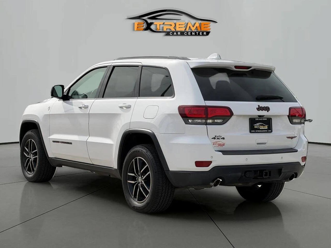 Used 2018 Jeep Grand Cherokee Trailhawk AWD/4WD image 4