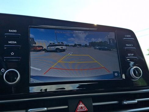 Used 2021 Hyundai Elantra SEL w/ Convenience Package FWD image 3