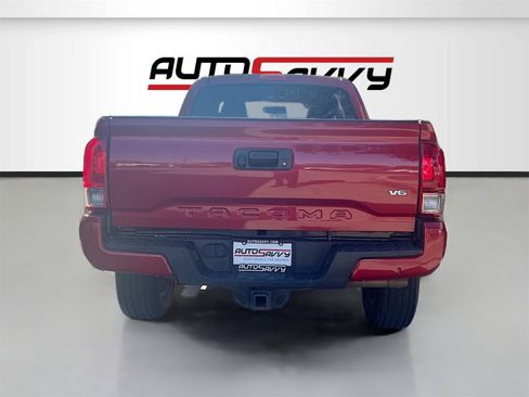 Used 2016 Toyota Tacoma TRD Sport image 6