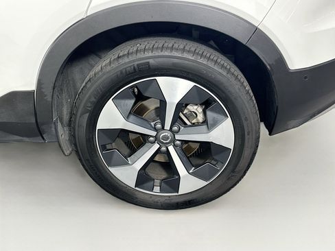 Used 2025 Volvo XC40 B5 Plus AWD/4WD image 11