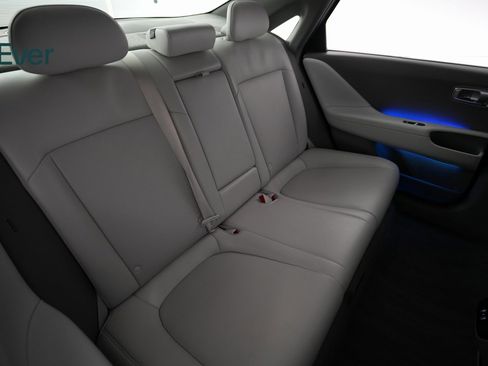 Used 2024 Hyundai Ioniq 6 Limited image 9