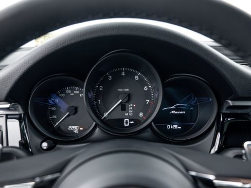 Certified 2026 Porsche Macan image 15