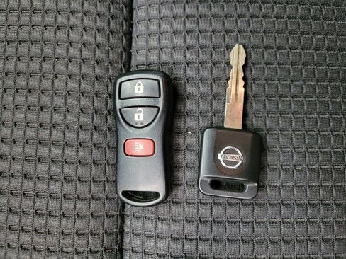 Used 2014 Nissan Titan SV image 32