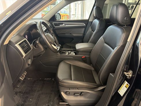 Used 2023 Volkswagen Atlas SEL R-Line AWD/4WD image 5