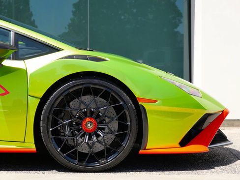 Used 2023 Lamborghini Huracan STO RWD image 9