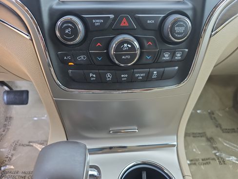 Used 2017 Jeep Grand Cherokee Overland AWD/4WD image 18