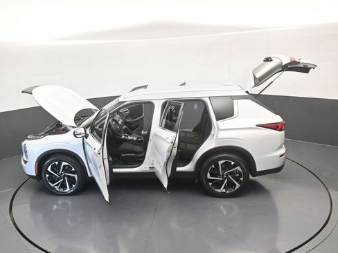 Used 2022 Mitsubishi Outlander ES image 65