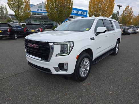 Used 2024 GMC Yukon XL SLE image 2