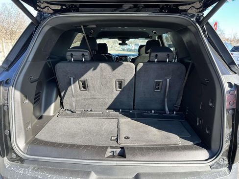 Used 2023 Chevrolet Traverse LT FWD image 7