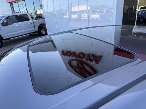 Used 2018 Toyota Camry XLE w/ Audio Package image 10