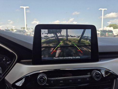 Used 2020 Ford Escape SE FWD image 3