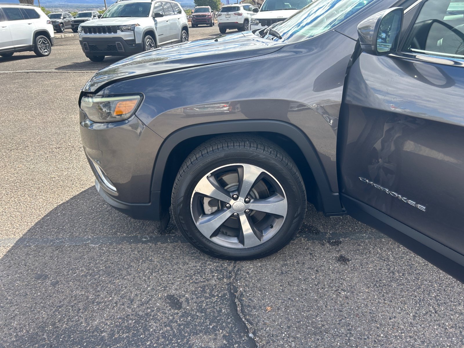 Used 2020 Jeep Cherokee Limited FWD image 26