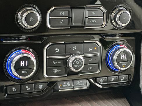 Certified 2023 GMC Yukon Denali image 22