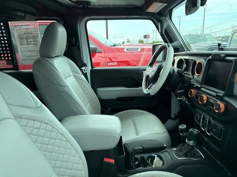 Used 2023 Jeep Gladiator Overland AWD/4WD image 27