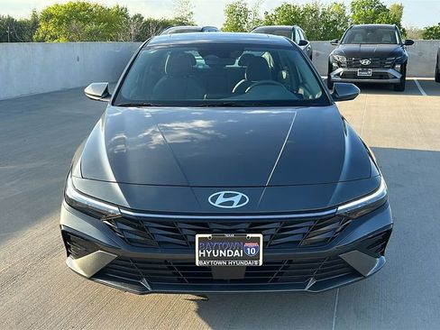 Certified 2025 Hyundai Elantra SEL image 8