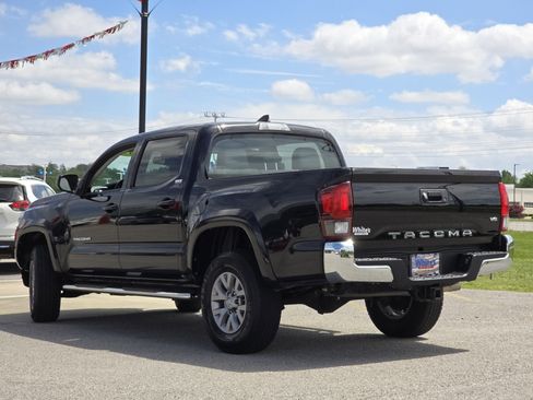 Used 2019 Toyota Tacoma SR5 RWD image 12