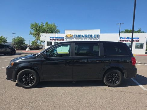 Used 2019 Dodge Grand Caravan SXT w/ Blacktop Package FWD image 2