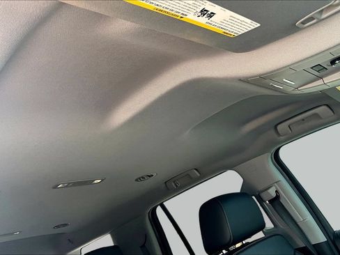 Used 2018 Chevrolet Tahoe Premier RWD image 16