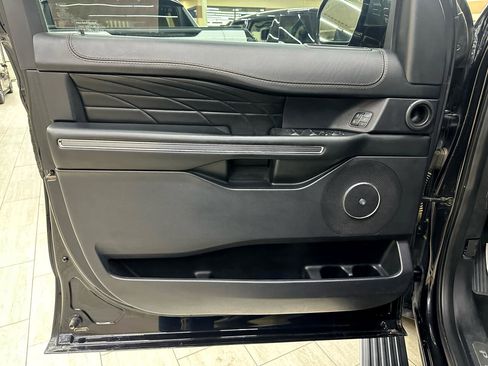 Used 2020 Ford Expedition Platinum image 18