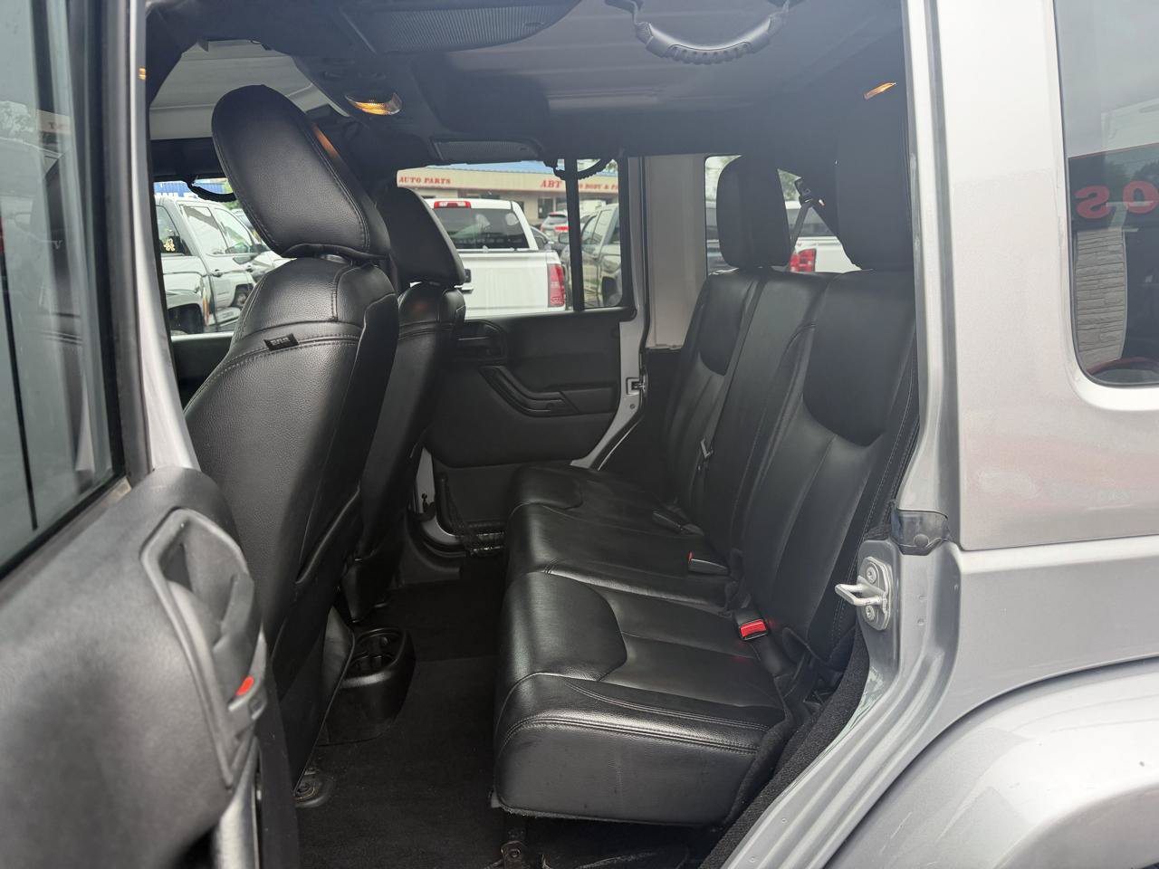 Used 2015 Jeep Wrangler Unlimited Sahara AWD/4WD image 10
