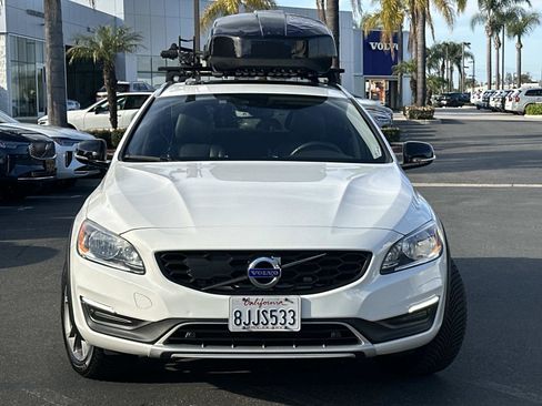 Used 2018 Volvo V60 T5 Cross Country w/ Convenience Package image 2