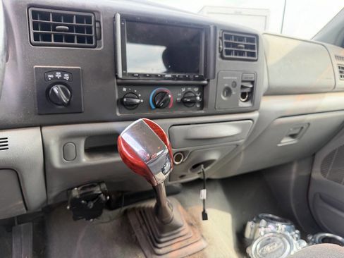 Used 2002 Ford F250 XLT AWD/4WD image 4