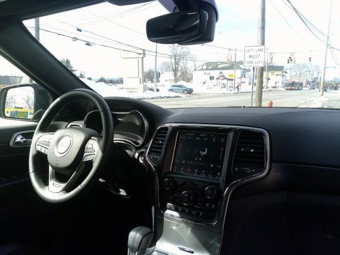 Used 2017 Jeep Grand Cherokee Altitude image 24