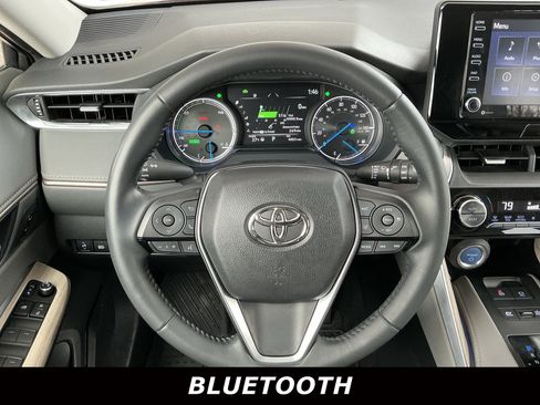 Certified 2021 Toyota Venza XLE image 5