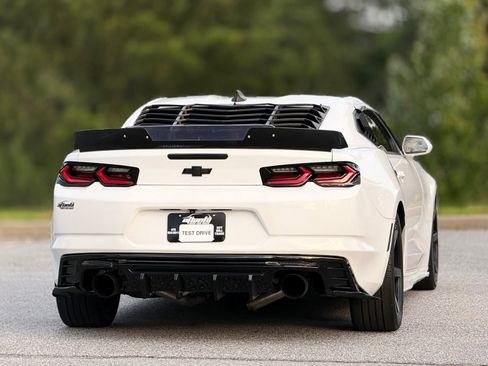 Used 2020 Chevrolet Camaro LT RWD image 7