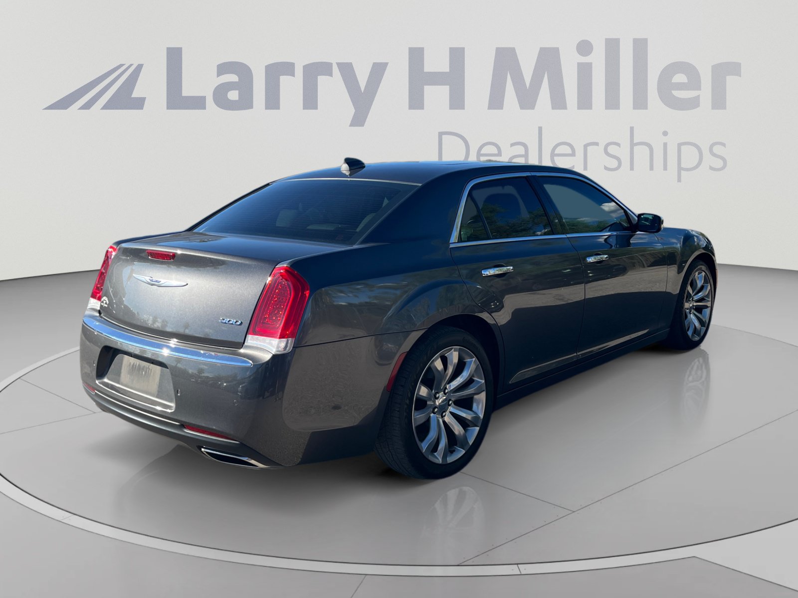 Used 2019 Chrysler 300 Limited w/ Safetytec Plus Group RWD image 5