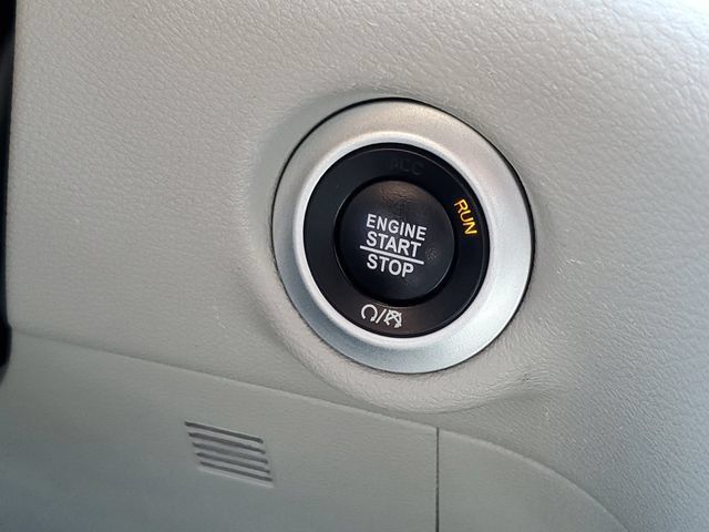 Used 2023 Chrysler Pacifica Touring-L FWD image 18