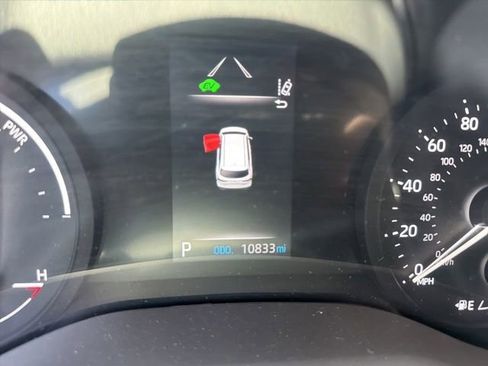 Used 2024 Toyota Sienna XLE w/ XLE Plus Package FWD image 4