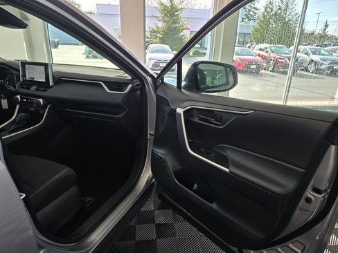 Used 2025 Toyota RAV4 LE image 87