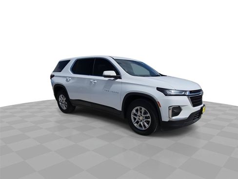 Used 2023 Chevrolet Traverse LS w/ Safety Package FWD image 2