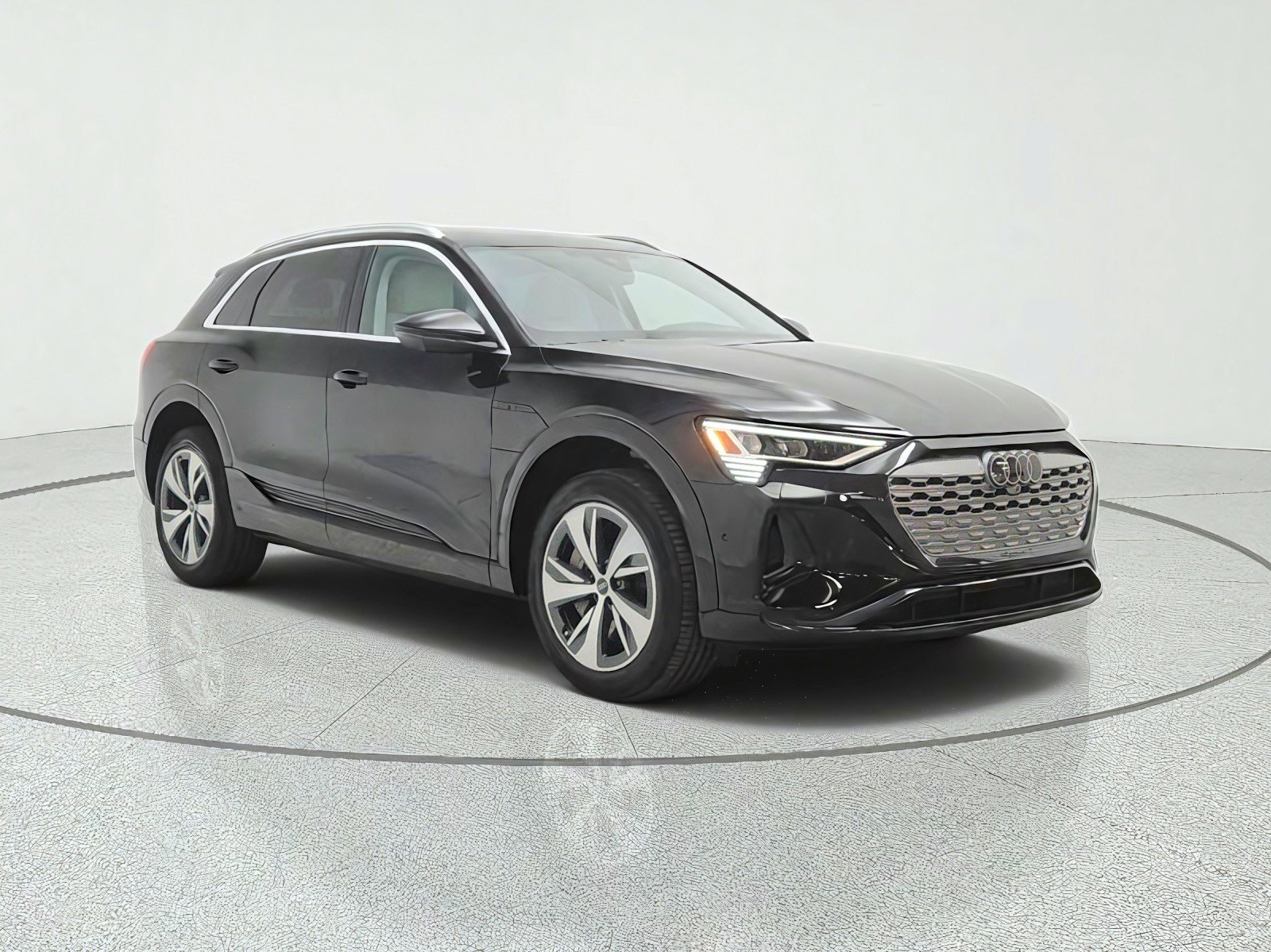 Used 2024 Audi Q8 e-tron Premium Plus w/ Premium Plus Package AWD/4WD image 3