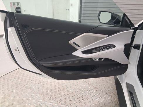 Used 2021 Chevrolet Corvette 3LT w/ Z51 Performance Package image 12