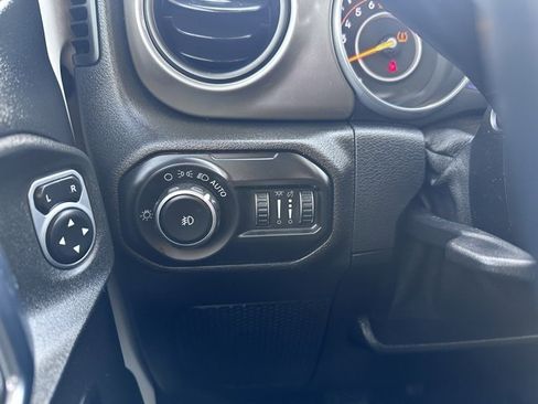 Used 2018 Jeep Wrangler Unlimited Sport S image 21