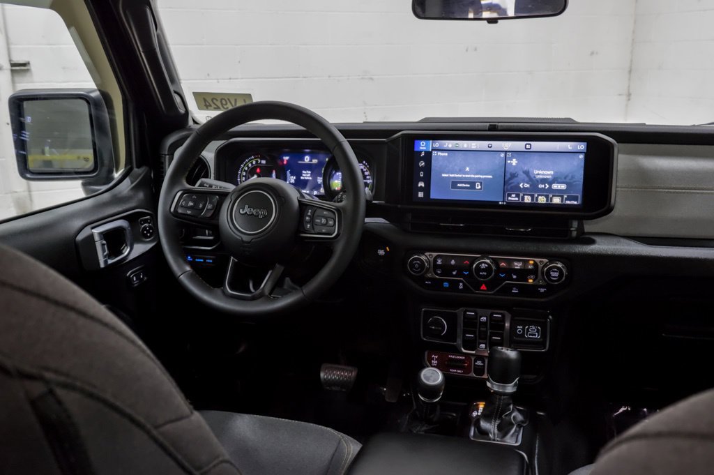 Used 2024 Jeep Wrangler Unlimited AWD/4WD image 30