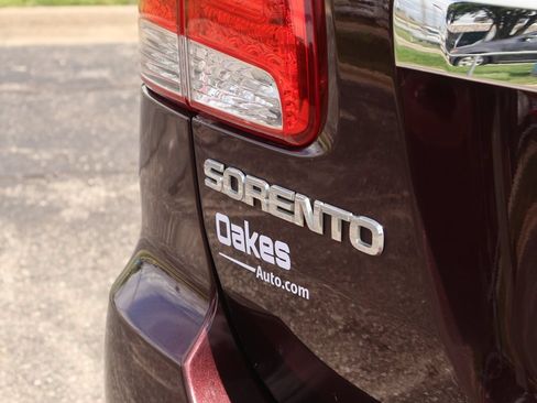 Used 2011 Kia Sorento SX FWD image 9