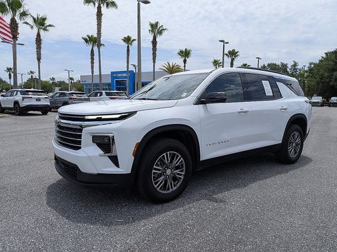 Certified 2025 Chevrolet Traverse LT FWD image 7