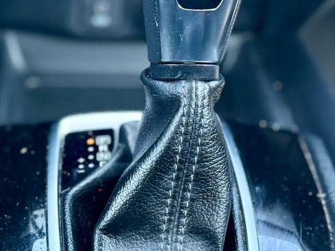 Used 2017 Nissan Rogue SV image 15